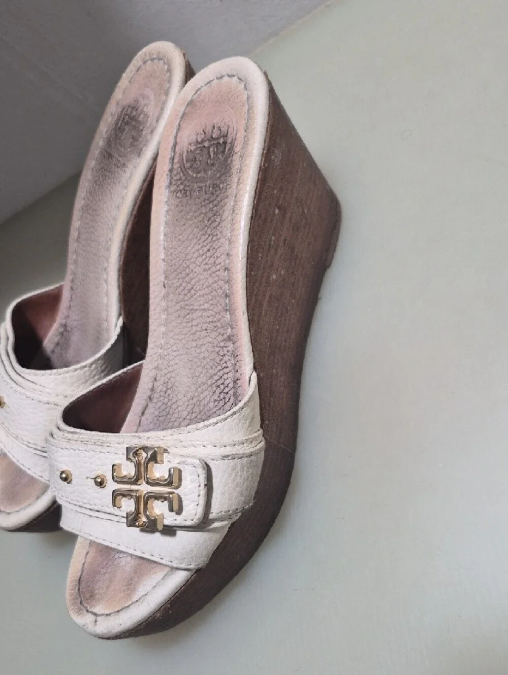 Tory Burch Cream Leather Slide Sandals with Gold Logo